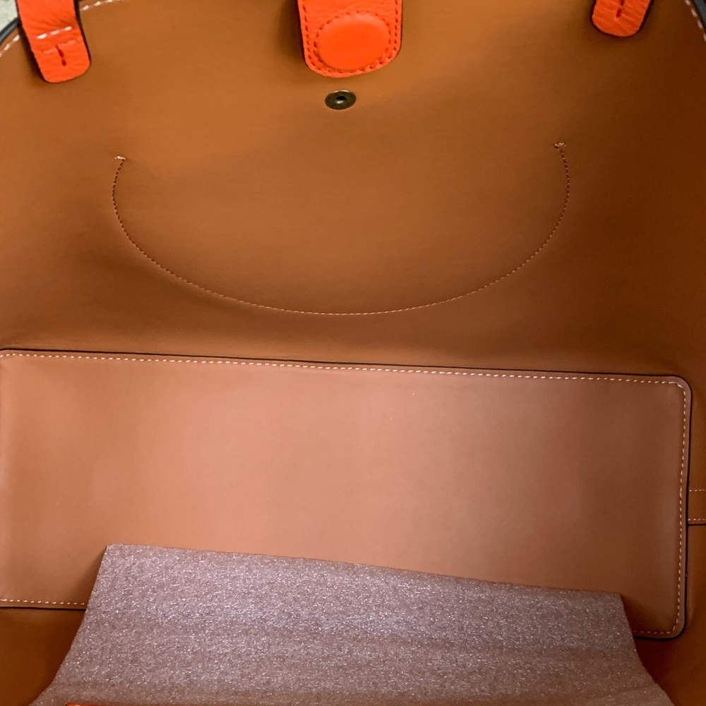 NWT TORY BURCH PERFORATED LOGO TOTE HANDBAG - Picture 3 of 6